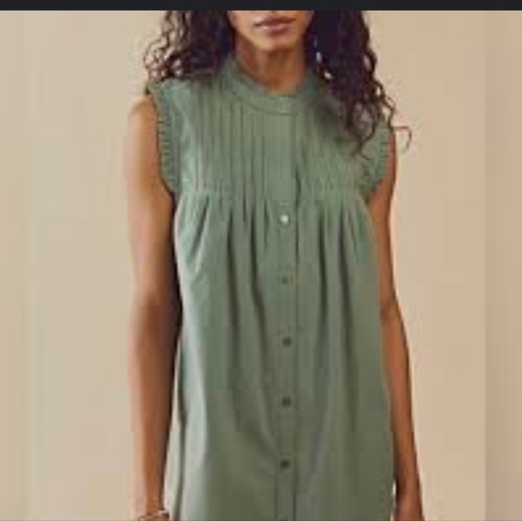 Free People Annie Tunic Ruffled Sleeveless Blouse with Smocked Details Size M - Picture 1 of 12